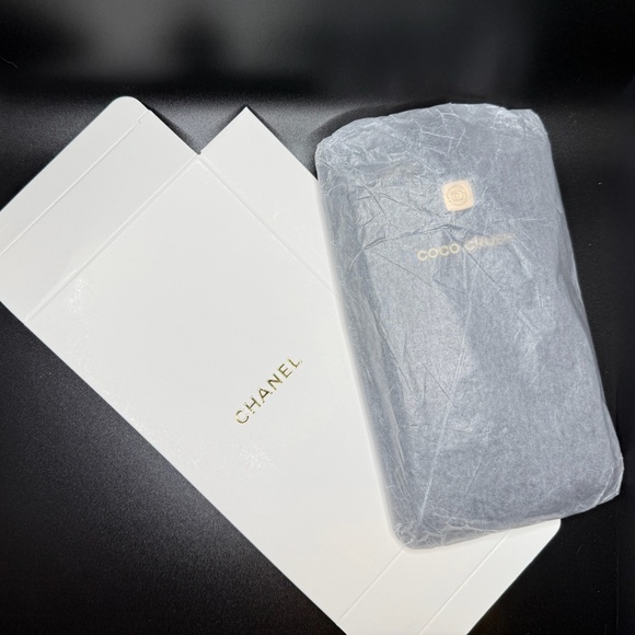 Coco Crush Phone & Credit Card Holder GWP VIP Gift New with Box - Picture 5 of 5